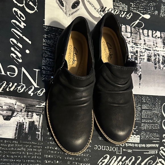 Clarks Shoes - Clarks collection Black Leather Slip-On Shoes